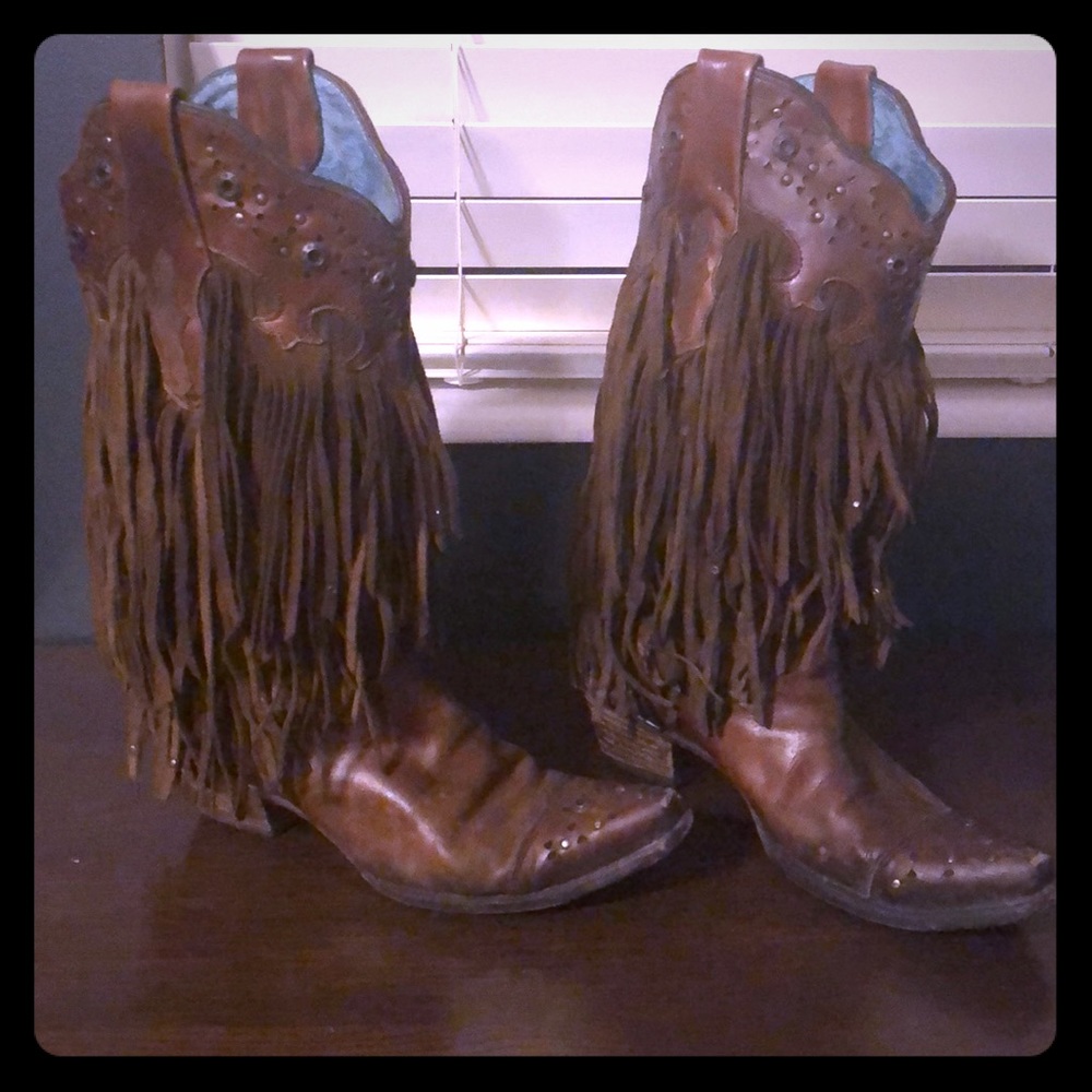 Corral boots with tassels